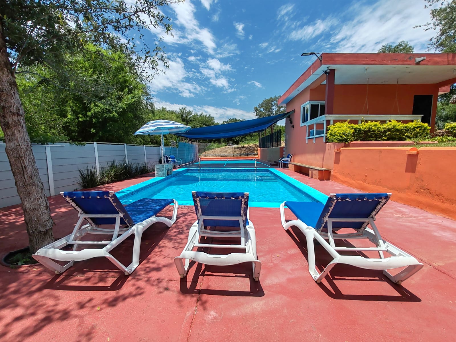 http://www.regioservicios.com/inmobiliaria/detalle/quinta-en-venta-en-montemorelos-quinta-venta-montemorelos-canoas-foto_6